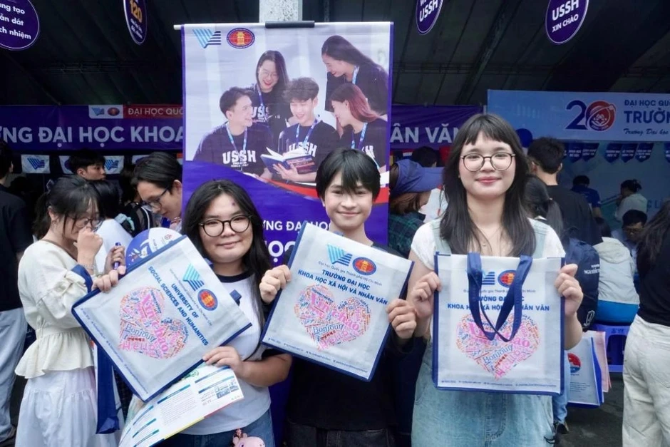 Ngày cuối đăng ký đại học: Mức điểm sàn cao nhất phía Nam lên đến 24 điểm Ngày cuối đăng ký đại học: Mức điểm sàn cao nhất phía Nam lên đến 24 điểm