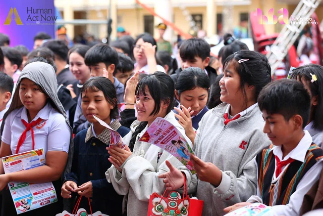 Ngày đặc biệt của hơn 1.000 học sinh Trường Phổ thông nội trú Tiểu học và Trung học cơ sở Tây Giang Ngày đặc biệt của hơn 1.000 học sinh Trường Phổ thông nội trú Tiểu học và Trung học cơ sở Tây Giang