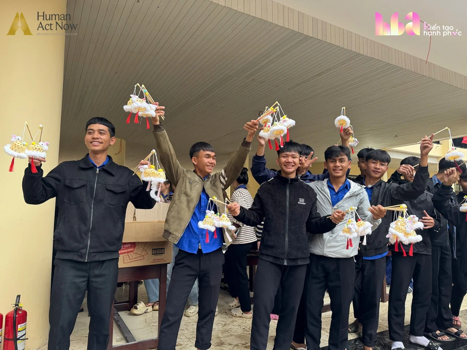 Ngày đặc biệt của hơn 1.000 học sinh Trường Phổ thông nội trú Tiểu học và Trung học cơ sở Tây Giang Ngày đặc biệt của hơn 1.000 học sinh Trường Phổ thông nội trú Tiểu học và Trung học cơ sở Tây Giang