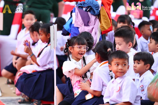 Ngày đặc biệt của hơn 1.000 học sinh Trường Phổ thông nội trú Tiểu học và Trung học cơ sở Tây Giang Ngày đặc biệt của hơn 1.000 học sinh Trường Phổ thông nội trú Tiểu học và Trung học cơ sở Tây Giang