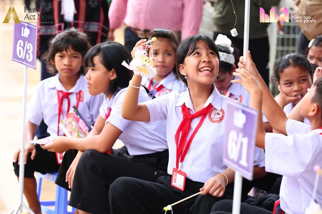 Ngày đặc biệt của hơn 1.000 học sinh Trường Phổ thông nội trú Tiểu học và Trung học cơ sở Tây Giang Ngày đặc biệt của hơn 1.000 học sinh Trường Phổ thông nội trú Tiểu học và Trung học cơ sở Tây Giang