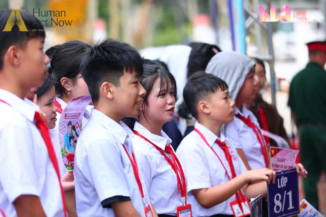 Ngày đặc biệt của hơn 1.000 học sinh Trường Phổ thông nội trú Tiểu học và Trung học cơ sở Tây Giang Ngày đặc biệt của hơn 1.000 học sinh Trường Phổ thông nội trú Tiểu học và Trung học cơ sở Tây Giang