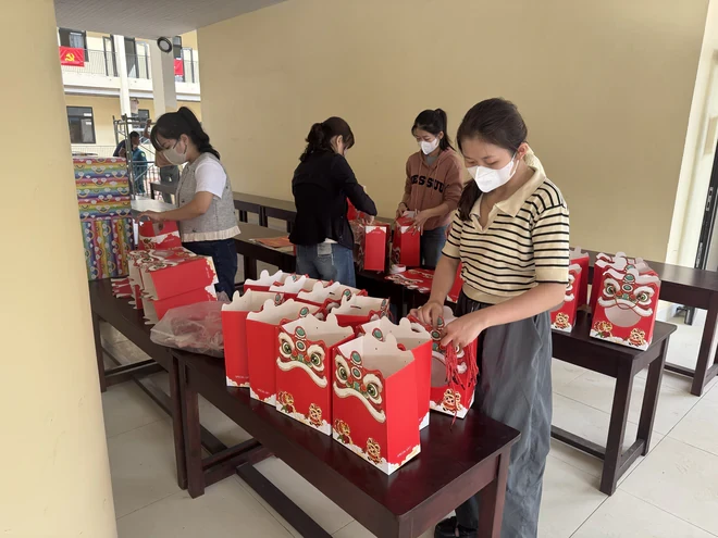 Ngày đặc biệt của hơn 1.000 học sinh Trường Phổ thông nội trú Tiểu học và Trung học cơ sở Tây Giang Ngày đặc biệt của hơn 1.000 học sinh Trường Phổ thông nội trú Tiểu học và Trung học cơ sở Tây Giang