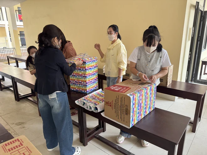 Ngày đặc biệt của hơn 1.000 học sinh Trường Phổ thông nội trú Tiểu học và Trung học cơ sở Tây Giang Ngày đặc biệt của hơn 1.000 học sinh Trường Phổ thông nội trú Tiểu học và Trung học cơ sở Tây Giang