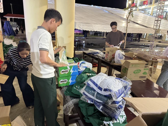 Ngày đặc biệt của hơn 1.000 học sinh Trường Phổ thông nội trú Tiểu học và Trung học cơ sở Tây Giang Ngày đặc biệt của hơn 1.000 học sinh Trường Phổ thông nội trú Tiểu học và Trung học cơ sở Tây Giang