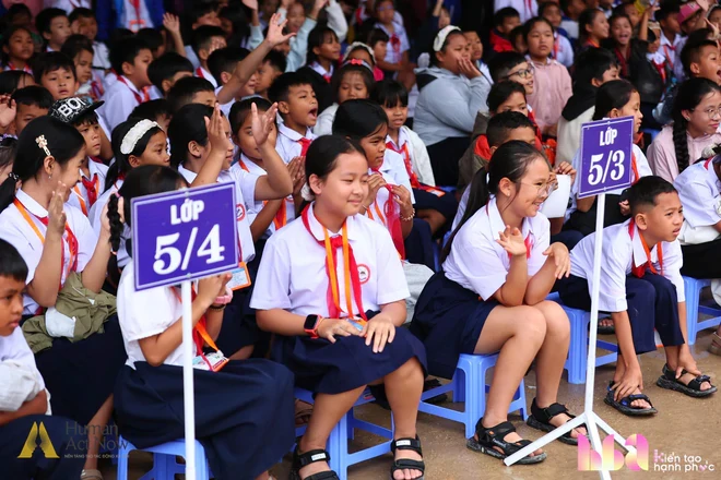 Ngày đặc biệt của hơn 1.000 học sinh Trường Phổ thông nội trú Tiểu học và Trung học cơ sở Tây Giang Ngày đặc biệt của hơn 1.000 học sinh Trường Phổ thông nội trú Tiểu học và Trung học cơ sở Tây Giang