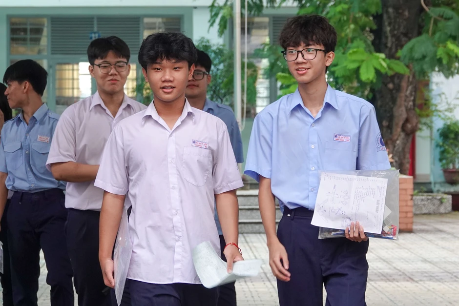 Ngày đầu thi vào lớp 10 TPHCM, một số điểm thi phát hiện đề bị mất chữ Ngày đầu thi vào lớp 10 TPHCM, một số điểm thi phát hiện đề bị mất chữ