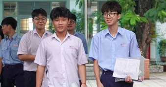 Ngày đầu thi vào lớp 10 TPHCM, một số điểm thi phát hiện đề bị mất chữ