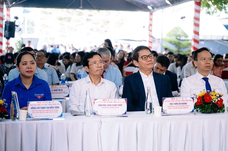 Ngày hội tư vấn tuyển sinh 2026 tại TP.HCM: Chọn đúng ngành là chọn đúng tương lai Ngày hội tư vấn tuyển sinh 2026 tại TP.HCM: Chọn đúng ngành là chọn đúng tương lai