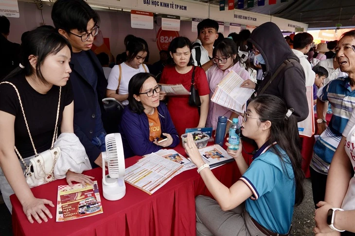 Ngày hội tư vấn tuyển sinh 2026 tại TP.HCM: Chọn đúng ngành là chọn đúng tương lai Ngày hội tư vấn tuyển sinh 2026 tại TP.HCM: Chọn đúng ngành là chọn đúng tương lai
