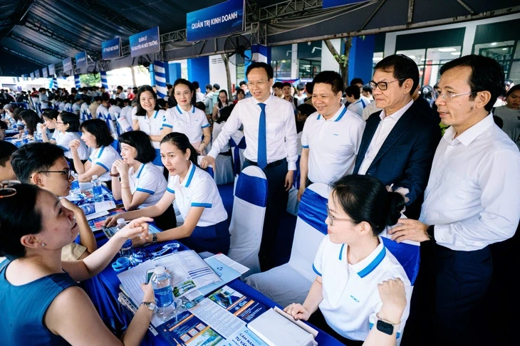 Ngày hội tư vấn tuyển sinh 2026 tại TP.HCM: Chọn đúng ngành là chọn đúng tương lai Ngày hội tư vấn tuyển sinh 2026 tại TP.HCM: Chọn đúng ngành là chọn đúng tương lai