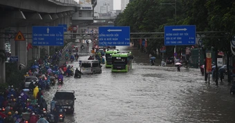 Ngày mai học sinh TP Hà Nội nghỉ học để đảm bảo an toàn mùa bão