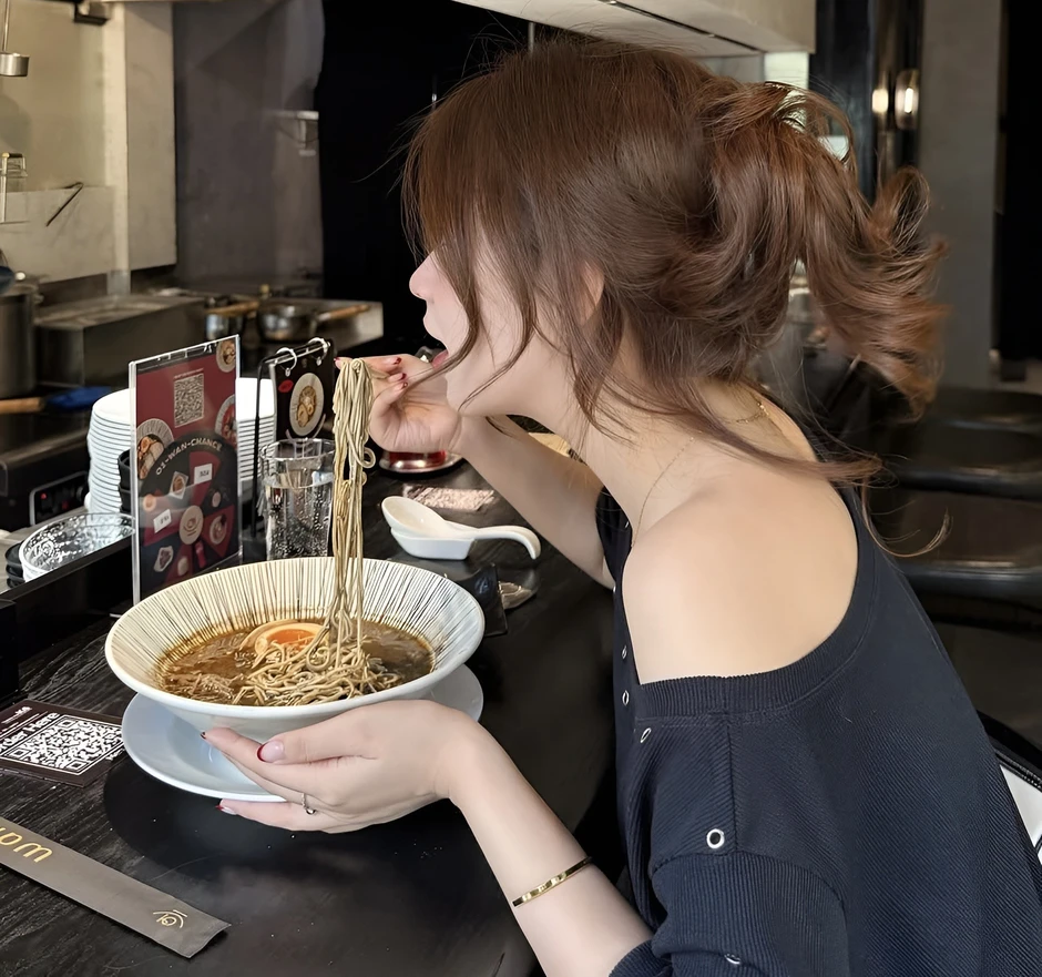 Người có giáo dục tốt thường không làm 3 điều này ở nơi đông người