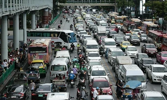 Người dân nước Đông Nam Á nào lái xe bên trái đường?