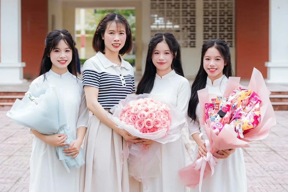 Người mẹ nuôi 3 con gái sinh 3 cùng trúng tuyển lớp 10 trường chuyên nức tiếng Người mẹ nuôi 3 con gái sinh 3 cùng trúng tuyển lớp 10 trường chuyên nức tiếng