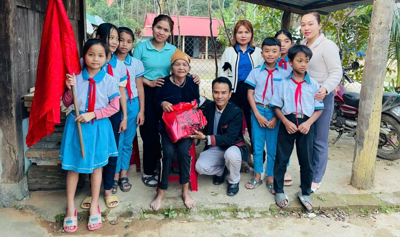 Người thầy gần 3 thập kỷ “gieo chữ” nơi biên thùy Người thầy gần 3 thập kỷ “gieo chữ” nơi biên thùy