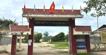 Nguyên hiệu trưởng chiếm gần 500m2 đất của trường, ở 15 năm không chịu trả