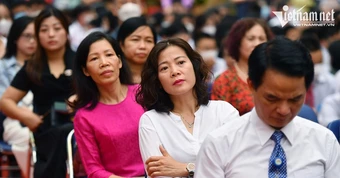 Nhà giáo có thể nghỉ hưu muộn tới 10 năm phải đáp ứng điều kiện và thủ tục gì?