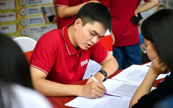Nhà khoa học hồi hương: Biến kỳ vọng thành năng lực nghiên cứu Nhà khoa học hồi hương: Biến kỳ vọng thành năng lực nghiên cứu