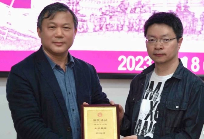 Nhà khoa học nổi tiếng rời vị trí giáo sư danh giá ở Mỹ, về đại học Trung Quốc Nhà khoa học nổi tiếng rời vị trí giáo sư danh giá ở Mỹ, về đại học Trung Quốc