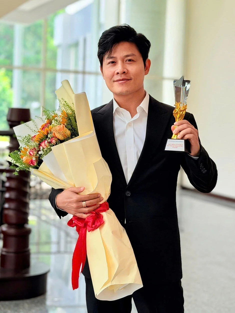 Nhạc sĩ Nguyễn Văn Chung sốc khi bạn cùng lớp nói “anh bằng tuổi mẹ em”