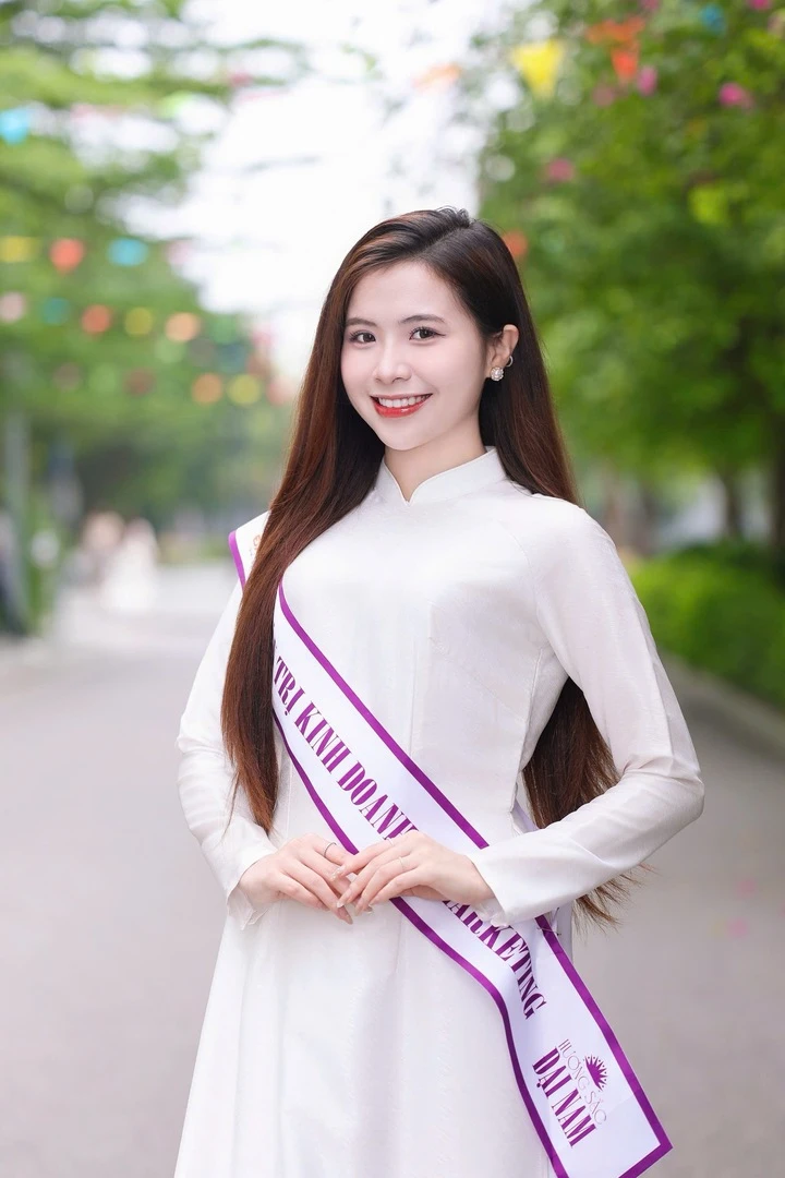 Nhan sắc và học vấn ấn tượng của tân Hoa khôi Đại học Đại Nam Nhan sắc và học vấn ấn tượng của tân Hoa khôi Đại học Đại Nam