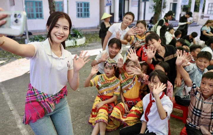 Nhan sắc và học vấn ấn tượng của tân Hoa khôi Đại học Đại Nam Nhan sắc và học vấn ấn tượng của tân Hoa khôi Đại học Đại Nam