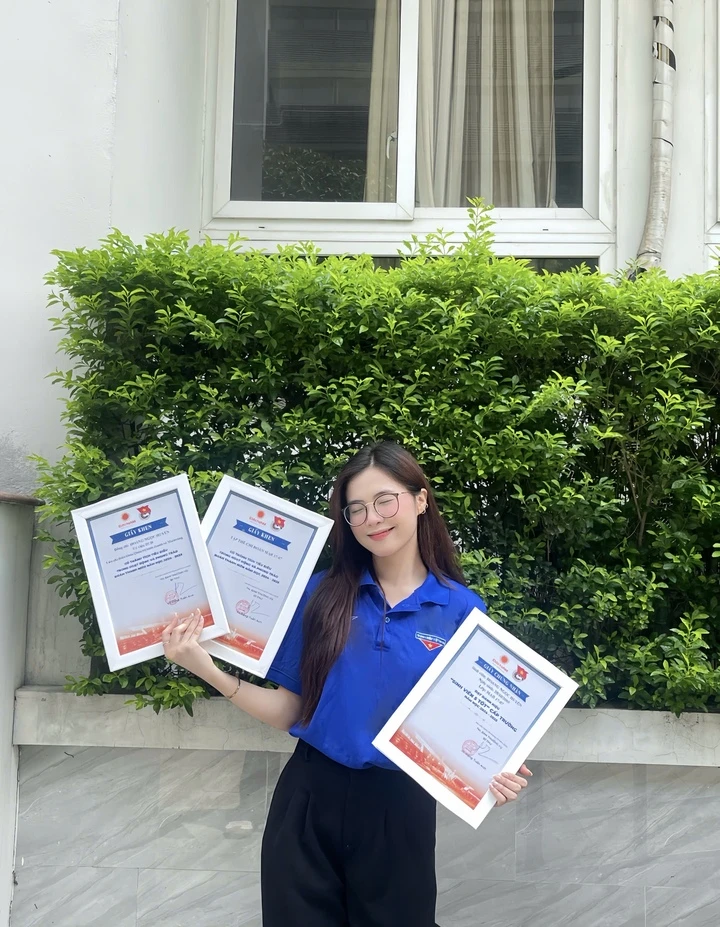 Nhan sắc và học vấn ấn tượng của tân Hoa khôi Đại học Đại Nam Nhan sắc và học vấn ấn tượng của tân Hoa khôi Đại học Đại Nam