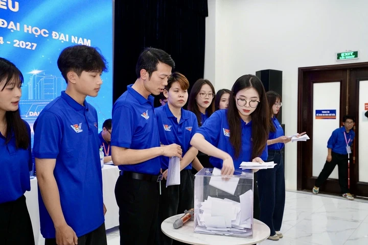 Nhan sắc và học vấn ấn tượng của tân Hoa khôi Đại học Đại Nam Nhan sắc và học vấn ấn tượng của tân Hoa khôi Đại học Đại Nam