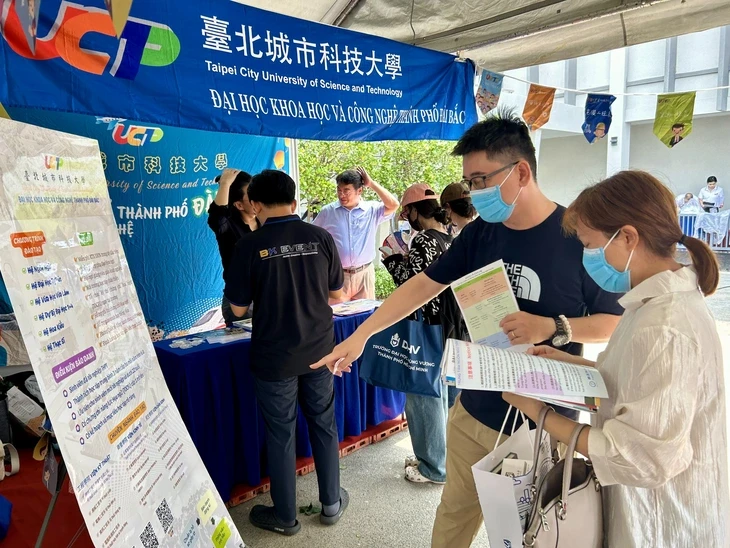 Nhiều học bổng du học Đài Loan, Nga tại ngày hội tư vấn tuyển sinh 2026 Nhiều học bổng du học Đài Loan, Nga tại ngày hội tư vấn tuyển sinh 2026