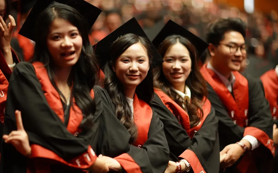 Nhiều sinh viên tốt nghiệp sớm, thành tích vượt trội