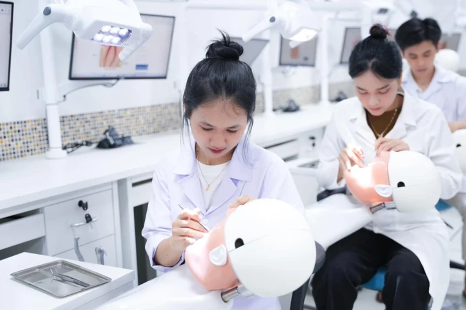 Nhiều trường xét tuyển môn tin học, giáo dục kinh tế và pháp luật cho ngành y khoa Nhiều trường xét tuyển môn tin học, giáo dục kinh tế và pháp luật cho ngành y khoa