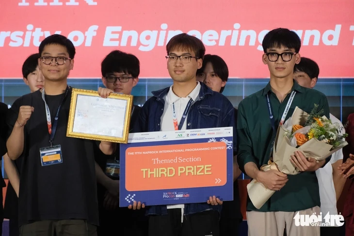 Nhóm sinh viên Việt Nam giành giải ba cuộc thi lập trình quốc tế NAPROCK Procon 2026 Nhóm sinh viên Việt Nam giành giải ba cuộc thi lập trình quốc tế NAPROCK Procon 2026