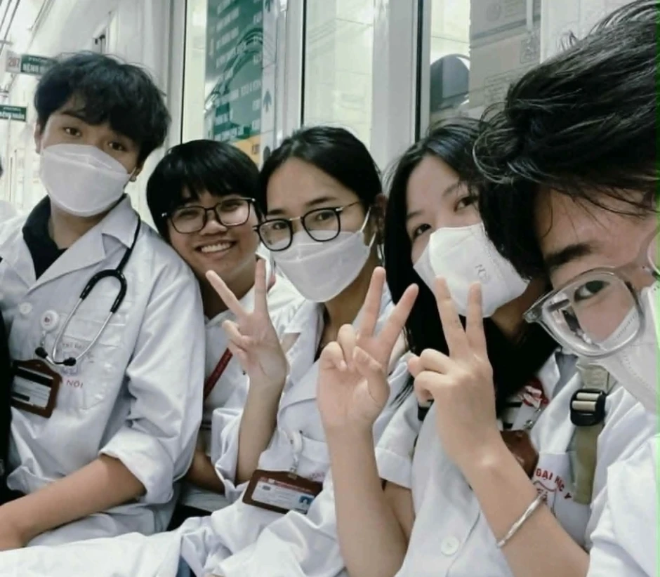Nhóm sinh viên Y Hà Nội công bố quốc tế về ung thư dạ dày Nhóm sinh viên Y Hà Nội công bố quốc tế về ung thư dạ dày
