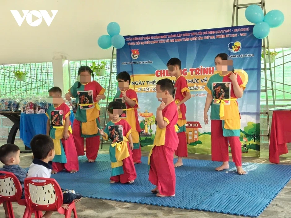 Những cô giáo Chăm đến với những đứa trẻ thiệt thòi bằng cả trái tim Những cô giáo Chăm đến với những đứa trẻ thiệt thòi bằng cả trái tim