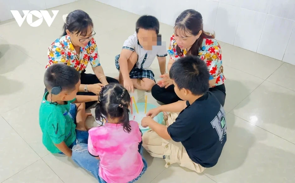 Những cô giáo Chăm đến với những đứa trẻ thiệt thòi bằng cả trái tim Những cô giáo Chăm đến với những đứa trẻ thiệt thòi bằng cả trái tim