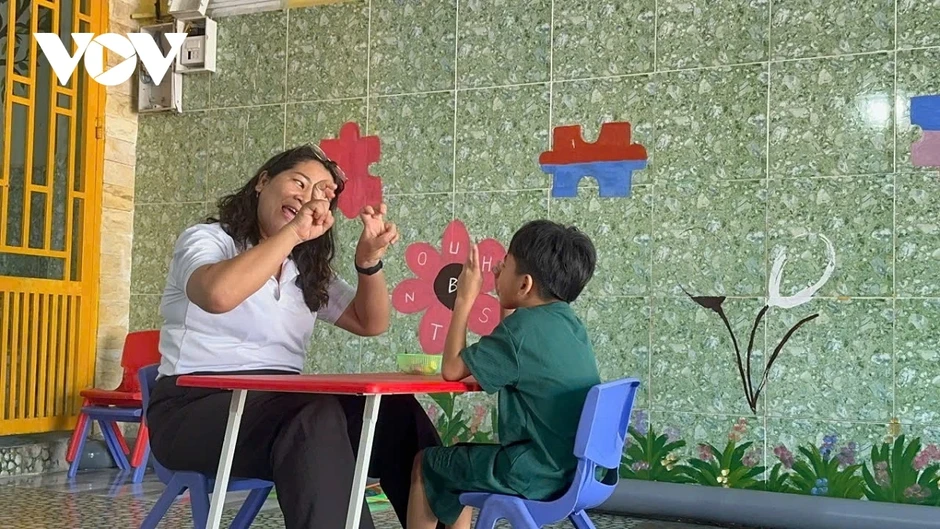 Những cô giáo Chăm đến với những đứa trẻ thiệt thòi bằng cả trái tim Những cô giáo Chăm đến với những đứa trẻ thiệt thòi bằng cả trái tim