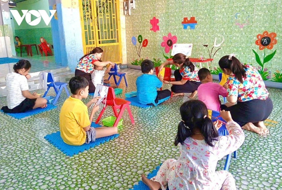 Những cô giáo Chăm đến với những đứa trẻ thiệt thòi bằng cả trái tim Những cô giáo Chăm đến với những đứa trẻ thiệt thòi bằng cả trái tim