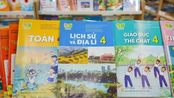 Những địa phương đầu tiên miễn phí sách giáo khoa