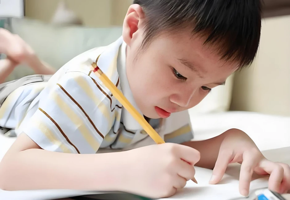 Những đứa trẻ hay thẫn thờ có gì đặc biệt? Nghiên cứu Oxford đưa ra câu trả lời khiến nhiều phụ huynh phải suy nghĩ lại