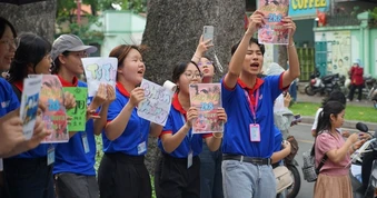 Những hình ảnh đẹp của sinh viên tình nguyện trong kỳ thi tốt nghiệp THPT 2026