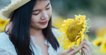 Những mẫu câu tiếng Anh sâu sắc dùng để gửi đến "người thương" dịp 8/3