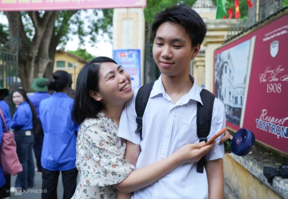 Những phụ huynh đưa con rời cuộc đua lớp 10 công lập Những phụ huynh đưa con rời cuộc đua lớp 10 công lập