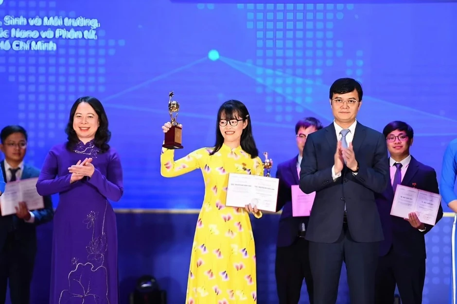 Những "bóng hồng khoa học" nổi bật năm 2025 của Việt Nam Những "bóng hồng khoa học" nổi bật năm 2025 của Việt Nam