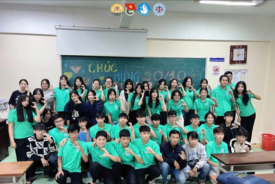 Nơi thanh xuân được viết bằng những trang rực rỡ