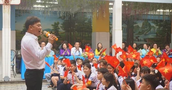 NSND Tạ Minh Tâm: Cảm xúc chân thực là chìa khóa để mở lòng các em