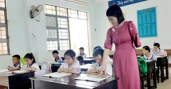 Nữ giáo viên một tay và ám ảnh tai nạn giữa rừng sâu