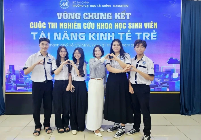 Nữ phó giáo sư trẻ và khát vọng phát triển giáo dục nước nhà Nữ phó giáo sư trẻ và khát vọng phát triển giáo dục nước nhà