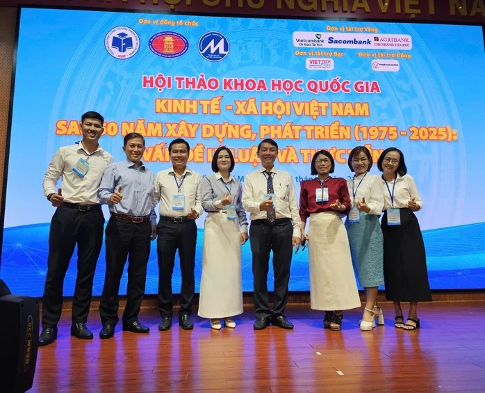 Nữ phó giáo sư trẻ và khát vọng phát triển giáo dục nước nhà Nữ phó giáo sư trẻ và khát vọng phát triển giáo dục nước nhà