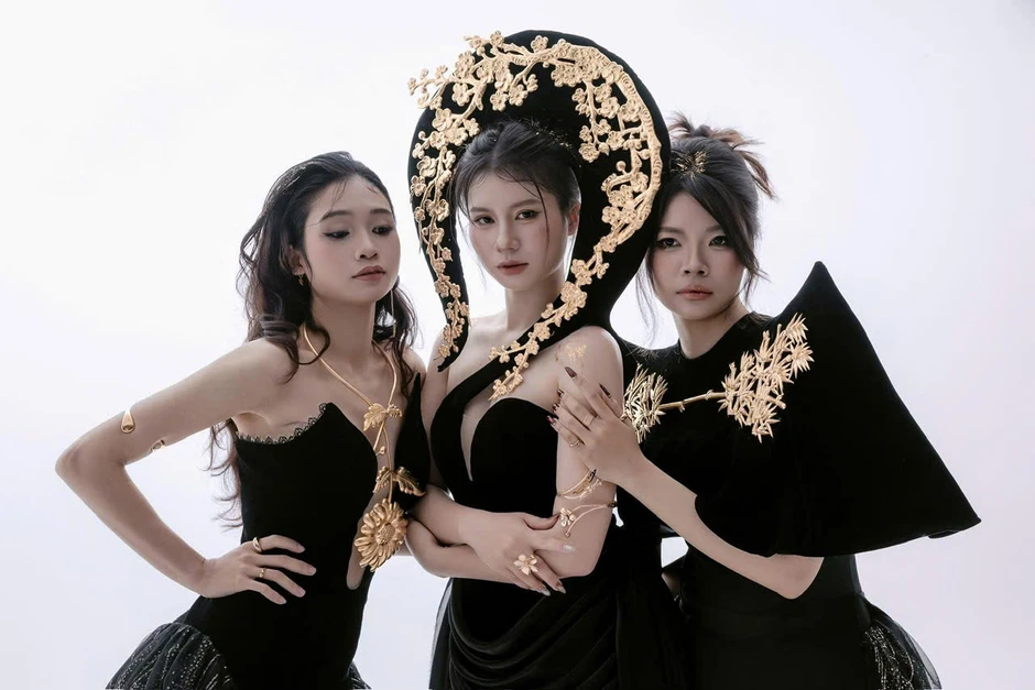 Nữ sinh Bách khoa đưa nghề truyền thống vào các bộ trang phục Nữ sinh Bách khoa đưa nghề truyền thống vào các bộ trang phục
